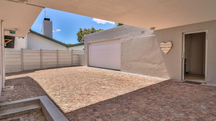 4 Bedroom Property for Sale in De Kelders Western Cape